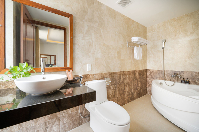 Bathroom 3, Titan Hotel, Da Nang