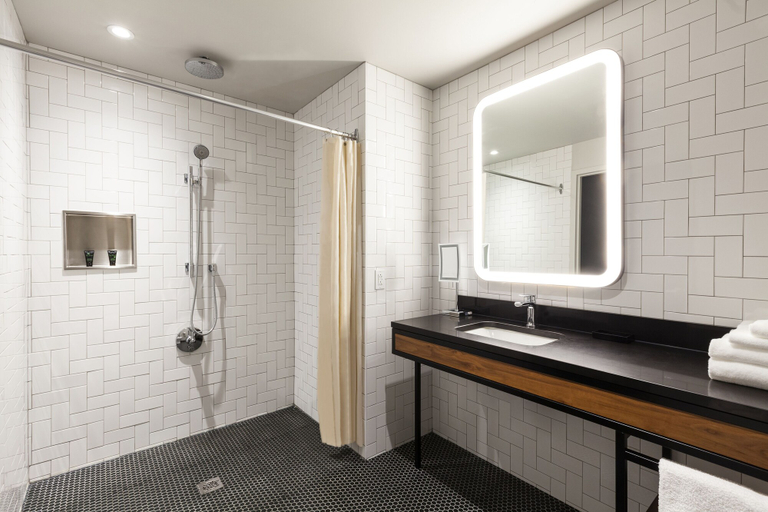 Bathroom 5, Hyatt Centric Montréal, Montréal
