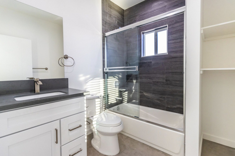 Bathroom 5, Boutique HomeStay, Los Angeles