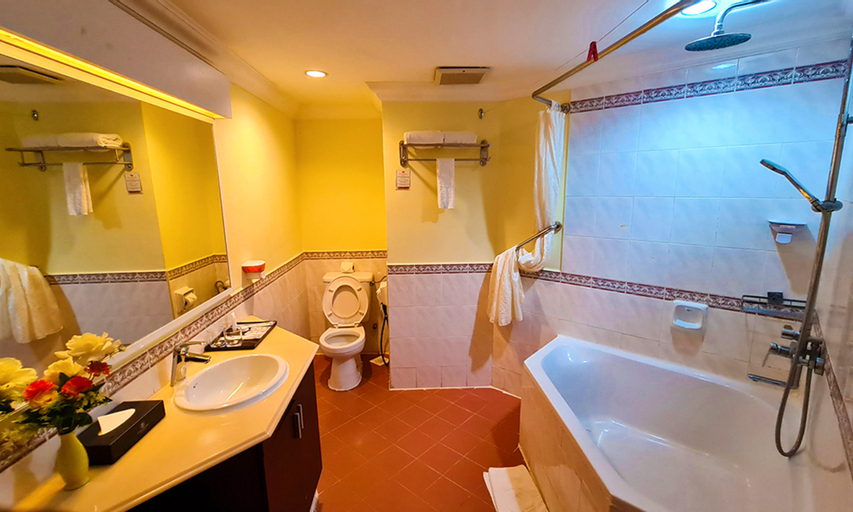 Bathroom 10