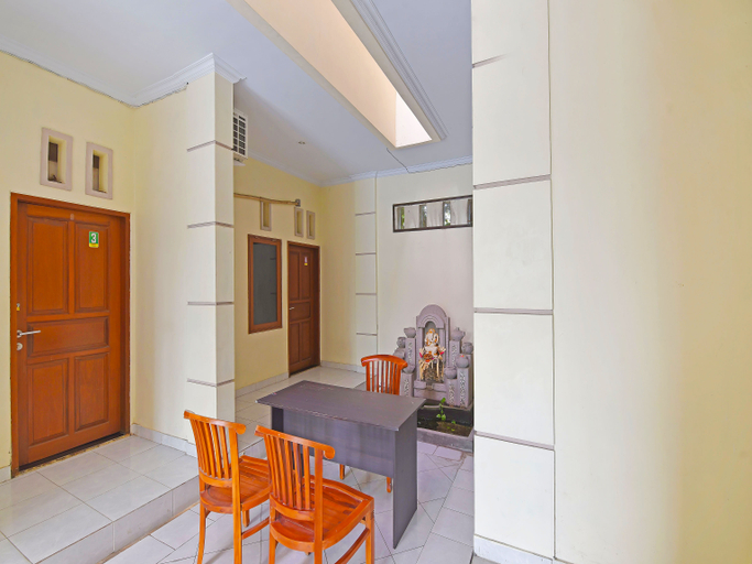Public Area 2, Oyo 91445 Sandat Guest House, Denpasar