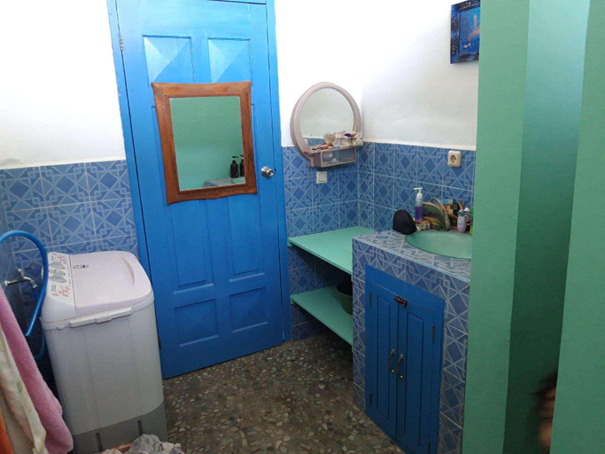 Bathroom 3, Rumah batu, Buleleng