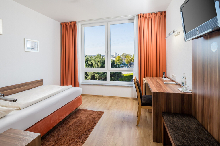 Bedroom 3, Hotel Meridian - Landshut, Landshut