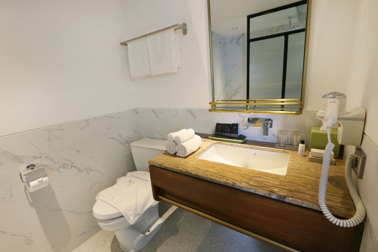 Bathroom 5, Java Paragon Hotel and Residences, Surabaya