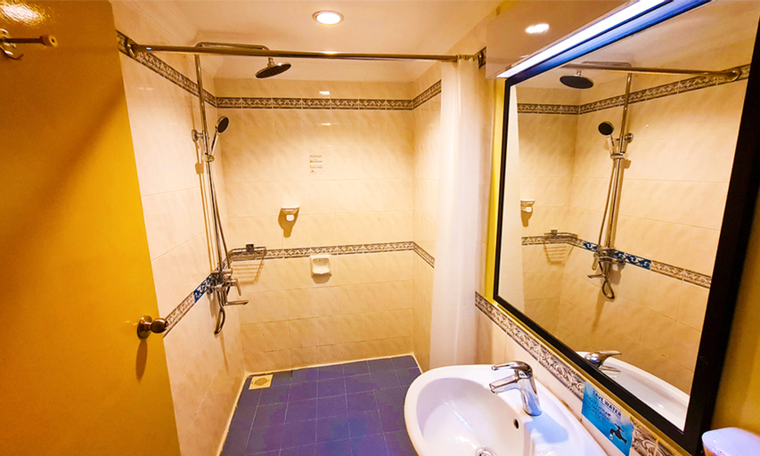 Bathroom 10