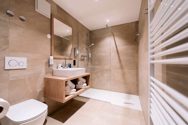 Bathroom 5, Court Hotel, Gütersloh