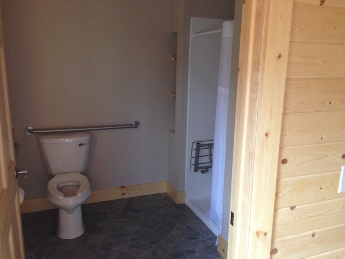 Bathroom, Creekside Resort, Bedford