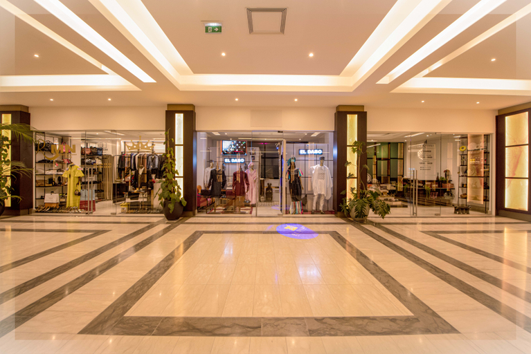 Others 5, Krystal Palace Douala, Wouri