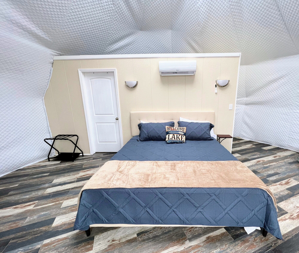Bedroom 1, Lake Serenity Ranch, Bell