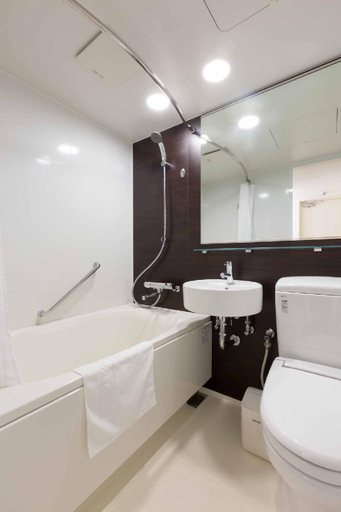 Bathroom 3, Hotel Van Cornell, Higashihiroshima