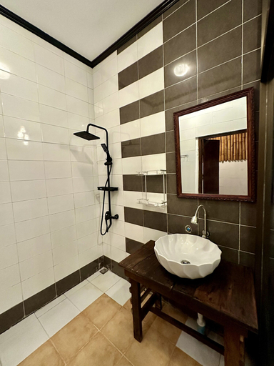 Bathroom 5, Aloun Guesthouse, Luang Prabang