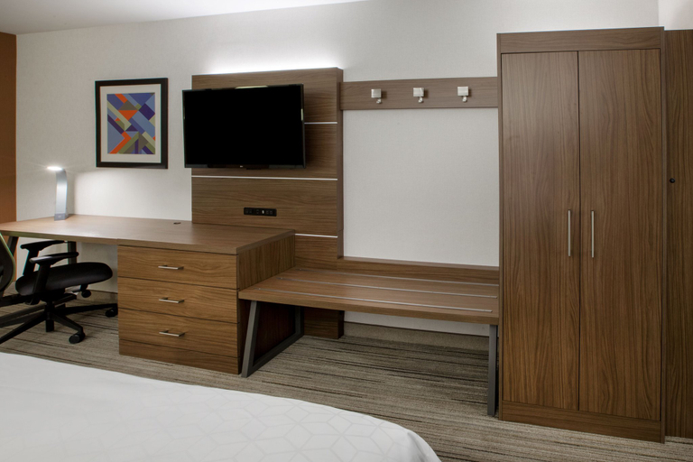 Bedroom 4, Holiday Inn Express & Suites REDDING, Shasta