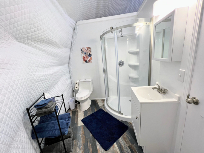 Bathroom, Lake Serenity Ranch, Bell