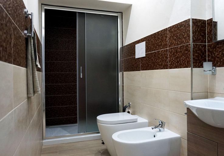 Bathroom 5, B&B Vittorio Emanuele II, Foggia