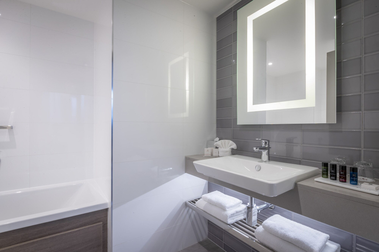 Bathroom 4, Clayton Hotel Dublin Airport, Dublin