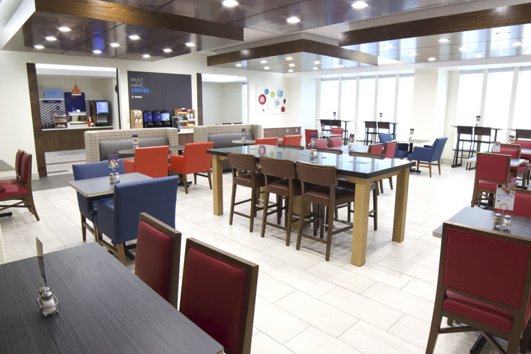 Food & Drinks 5, Holiday Inn Express & Suites SEGUIN, Guadalupe