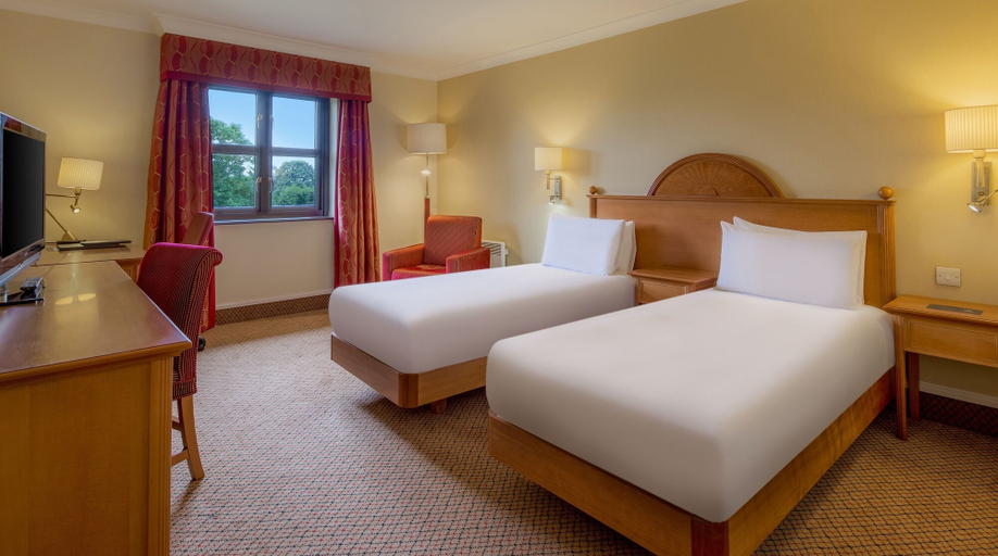 Bedroom 3, Hilton Puckrup Hall Hotel & Golf Club, Tewkesbury, Gloucestershire