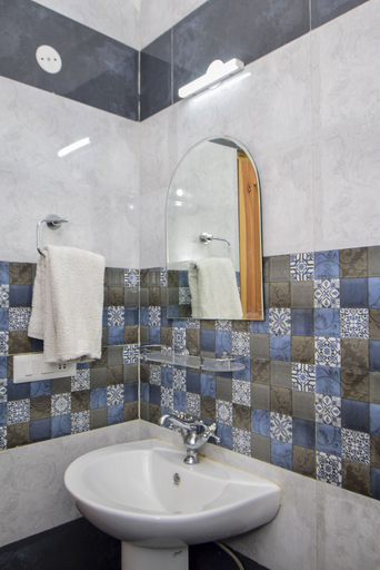 Bathroom 3, Hotel Hadimba Manali By YB Hotels, Kullu
