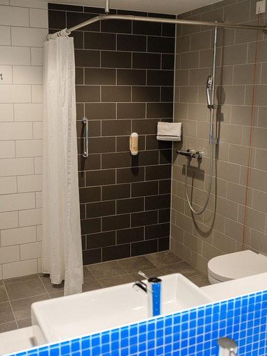 Bathroom 5, Holiday Inn Express HEILBRONN, Heilbronn