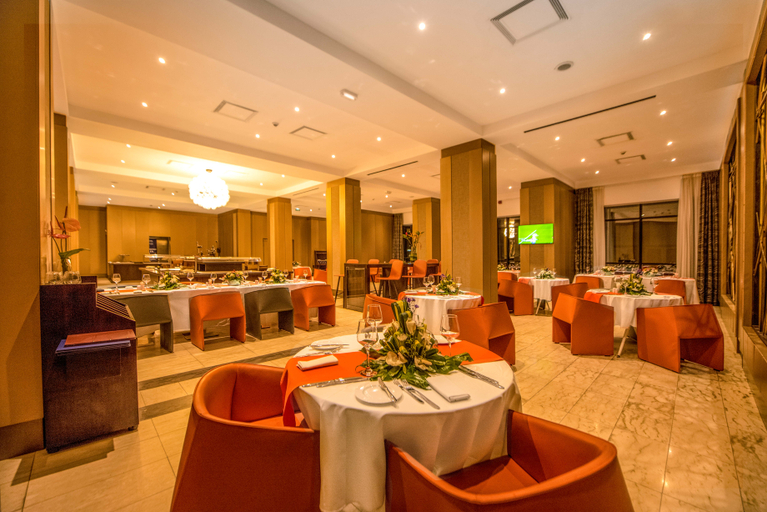 Food & Drinks 4, Krystal Palace Douala, Wouri