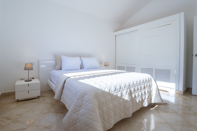 Bedroom 2, Beachfront 8BR Villa with Pool & Maid, Salvaleon de Higuey