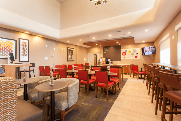 Food & Drinks 4, Holiday Inn Express & Suites SANTA FE, Santa Fe