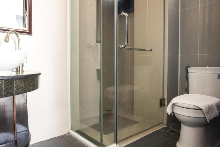 Bathroom 9