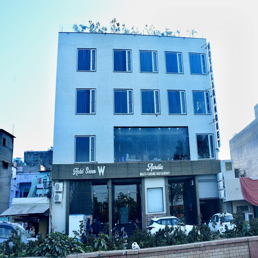 Hotel Seven W, Kota