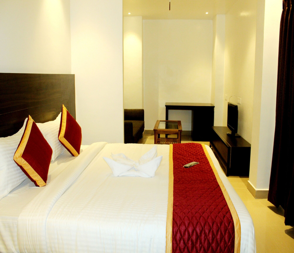 Bedroom 3, Treebo Aishwarya Grand - 4 km from Promenade Beach, Puducherry