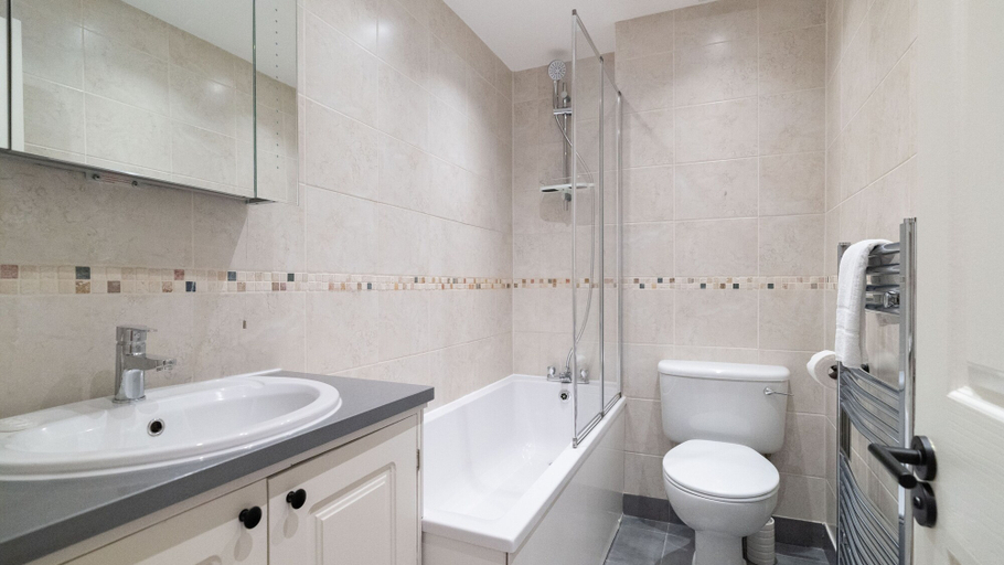 Bathroom 4, Lamington Apartments - London Hammersmith, London