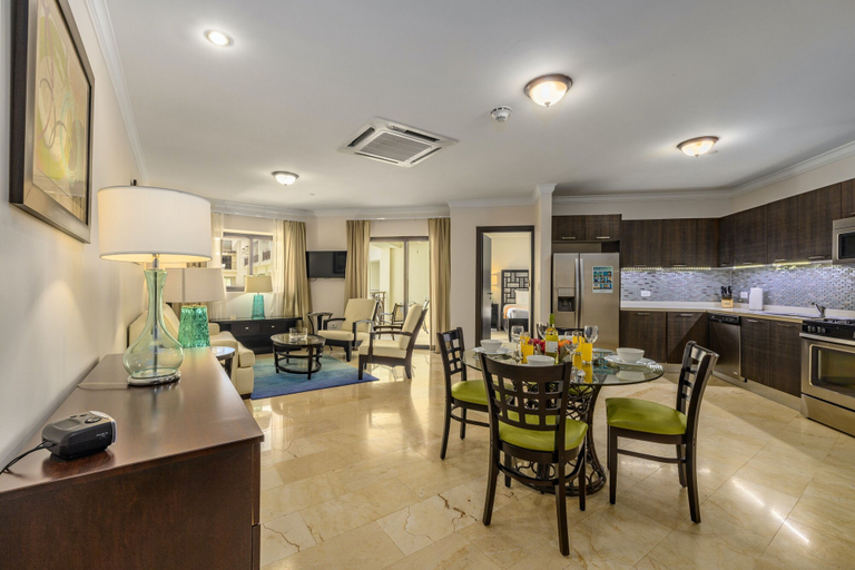 Food & Drinks 4, Palm Aruba Condos