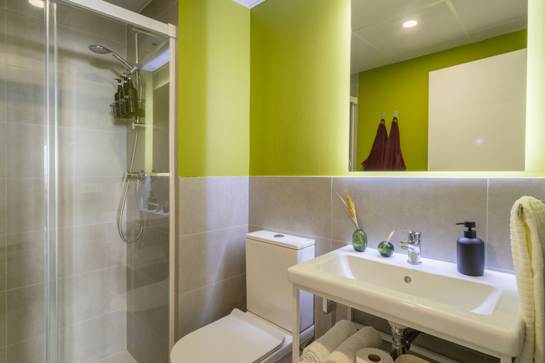 Bathroom 4, Gran Canet 2BR - Sea Views, Pools & Gym, Valencia