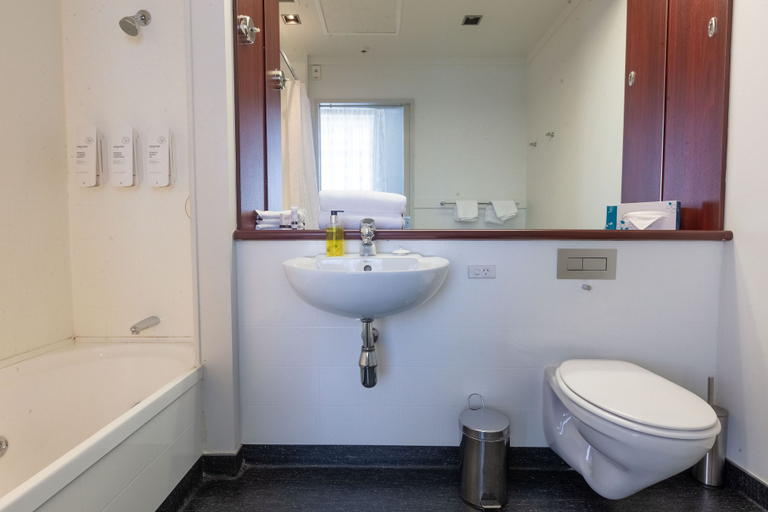 Bathroom 5, Quest Invercargill Serviced Apartments, Invercargill