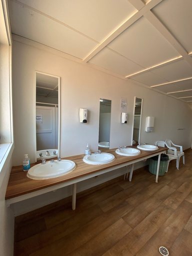 Bathroom 5, Mungo Lodge, Wentworth