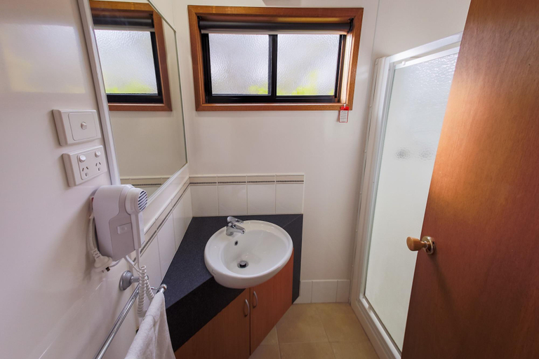 Bathroom 4, BIG4 Renmark Riverfront Holiday Park, Renmark Paringa - Renmark