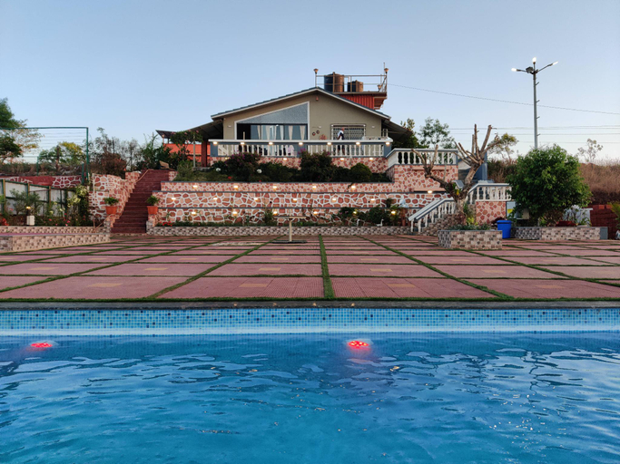 Others 5, Hilltop Resort and Glamping- Villa with private pool, Satara