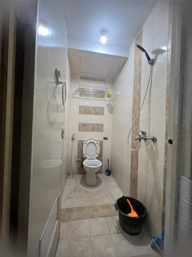 Bathroom, Apartemen the Edge by Alena, Cimahi