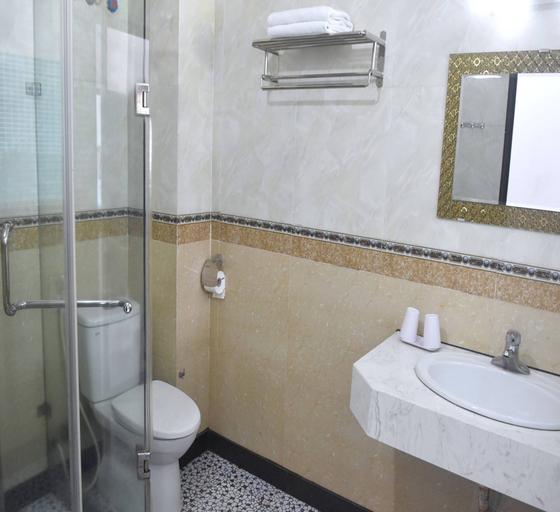 Bathroom 5, Thanh Hang Hotel near Emerald My Dinh, Từ Liêm