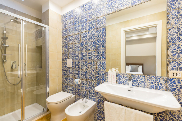 Bathroom 4, Colonna Apartments by Wonderful Italy, Napoli