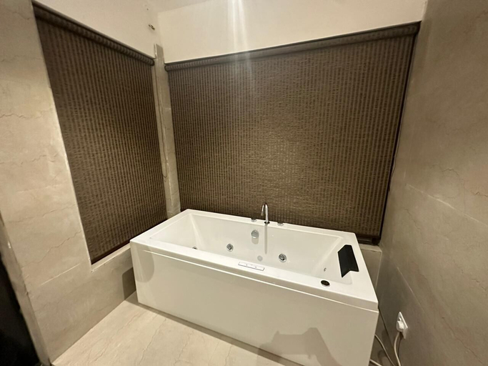 Bathroom 5, Citrus Prime Kanha Resort and Villas, Mandla