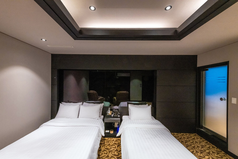 Bedroom 3, New Chonji Hotel, Jung