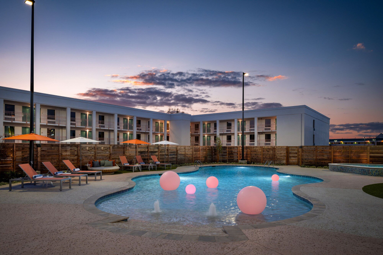 Sport & Beauty 3, The Wayback, Pigeon Forge, A Tribute Portfolio Hotel, Sevier