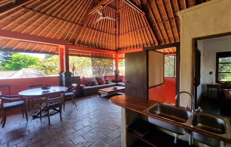 Others 4, Flash Back Bungalow, Denpasar
