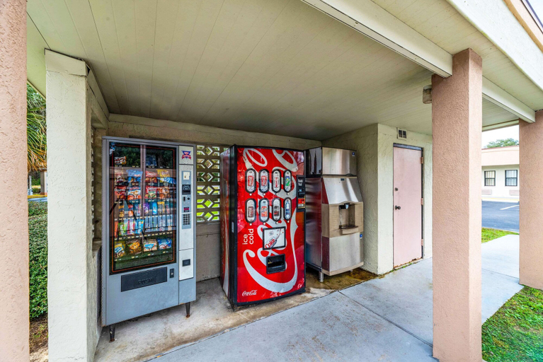 Food & Drinks 5, Econo Lodge Crystal River, Citrus