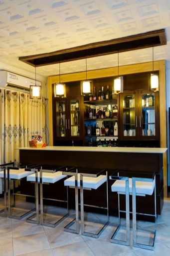 Food & Drinks, Ampric GuestHouse and Lounge, Ga East