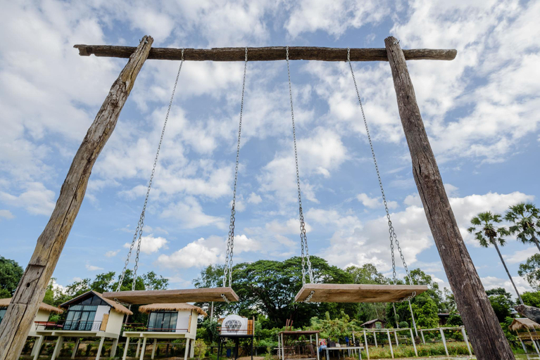 Others 5, Nornnadubua, Muang Uthai Thani