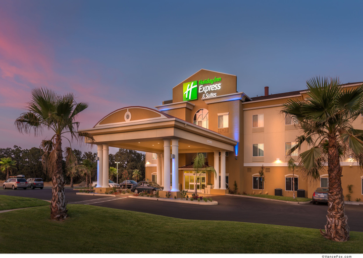 Exterior & Views 3, Holiday Inn Express & Suites RED BLUFF-SOUTH REDDING AREA, Tehama