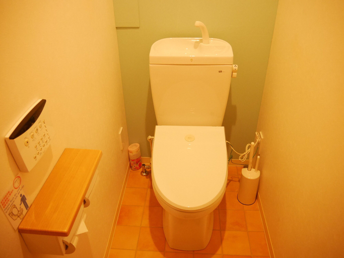 Bathroom 5, J-Hoppers Osaka Universal - Hostel, Osaka