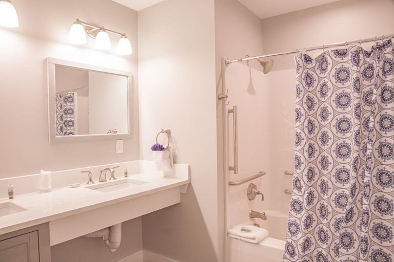 Bathroom 4, Linekin Bay Resort, Lincoln