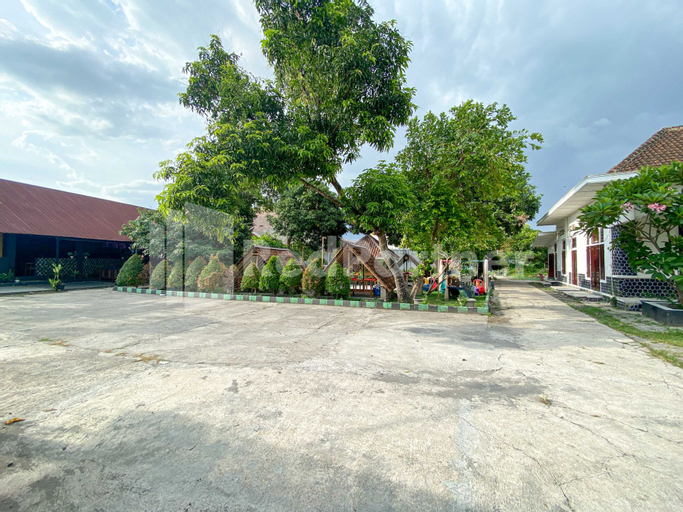 Exterior & Views 18